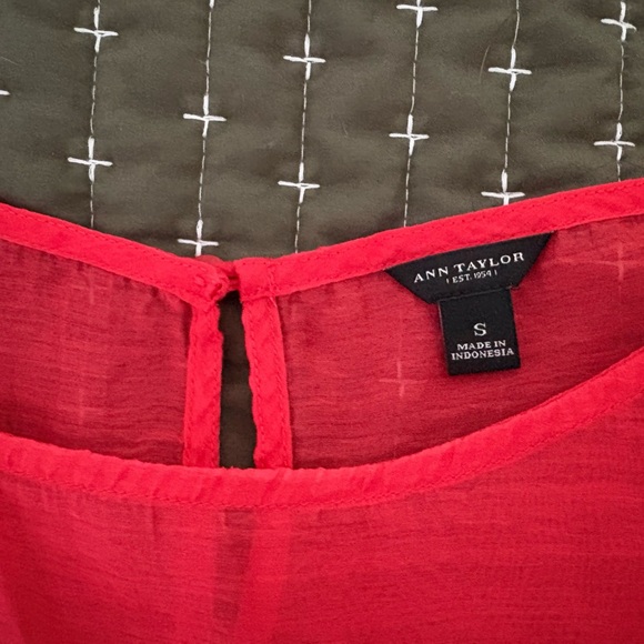 Ann Taylor Red Sleeveless Sheer Blouse Size Small - Picture 2 of 3